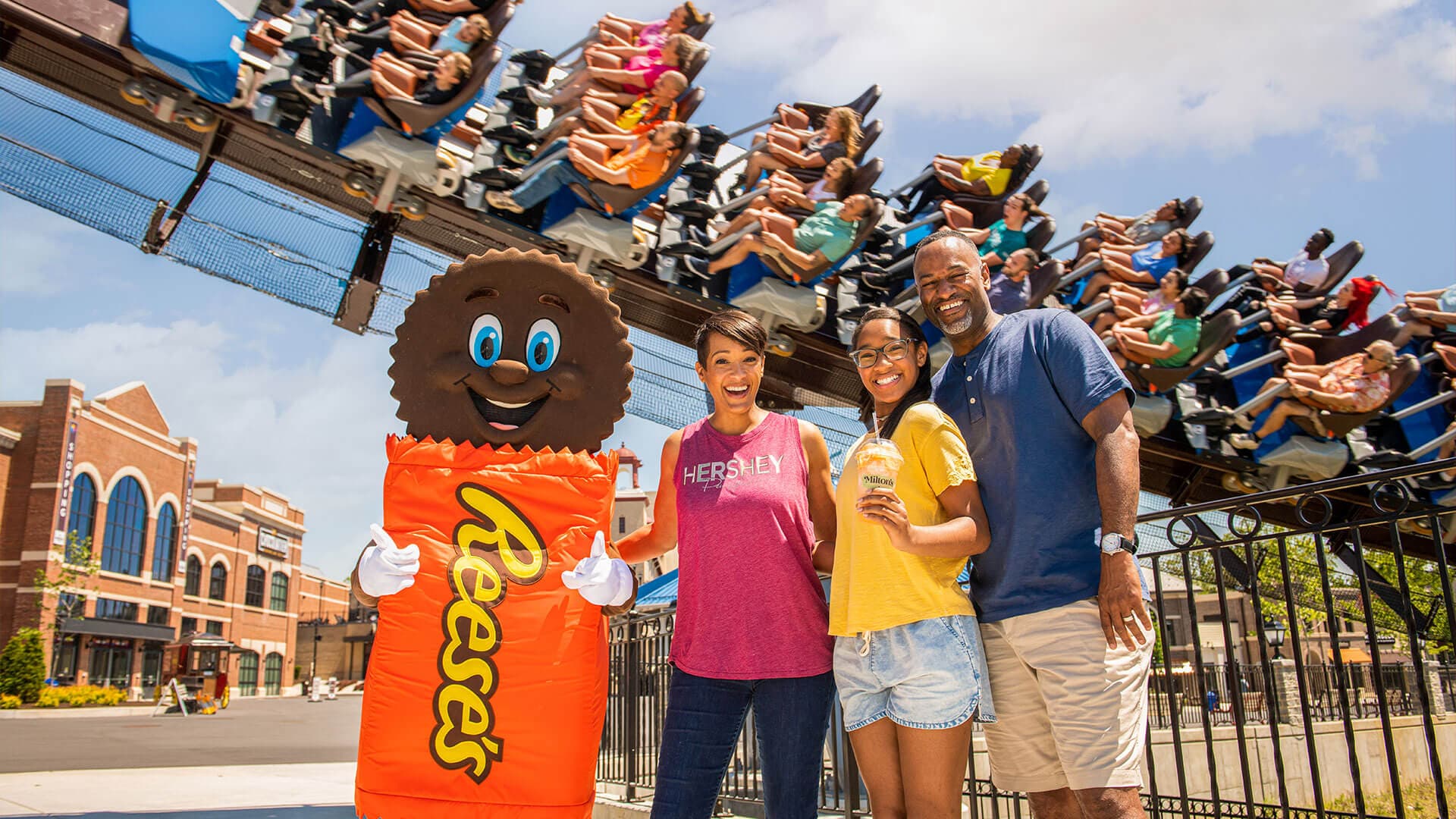 family with reeses character at hersheypark