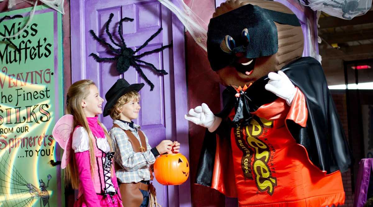 Trick-Or-Treating with the Reese's Character