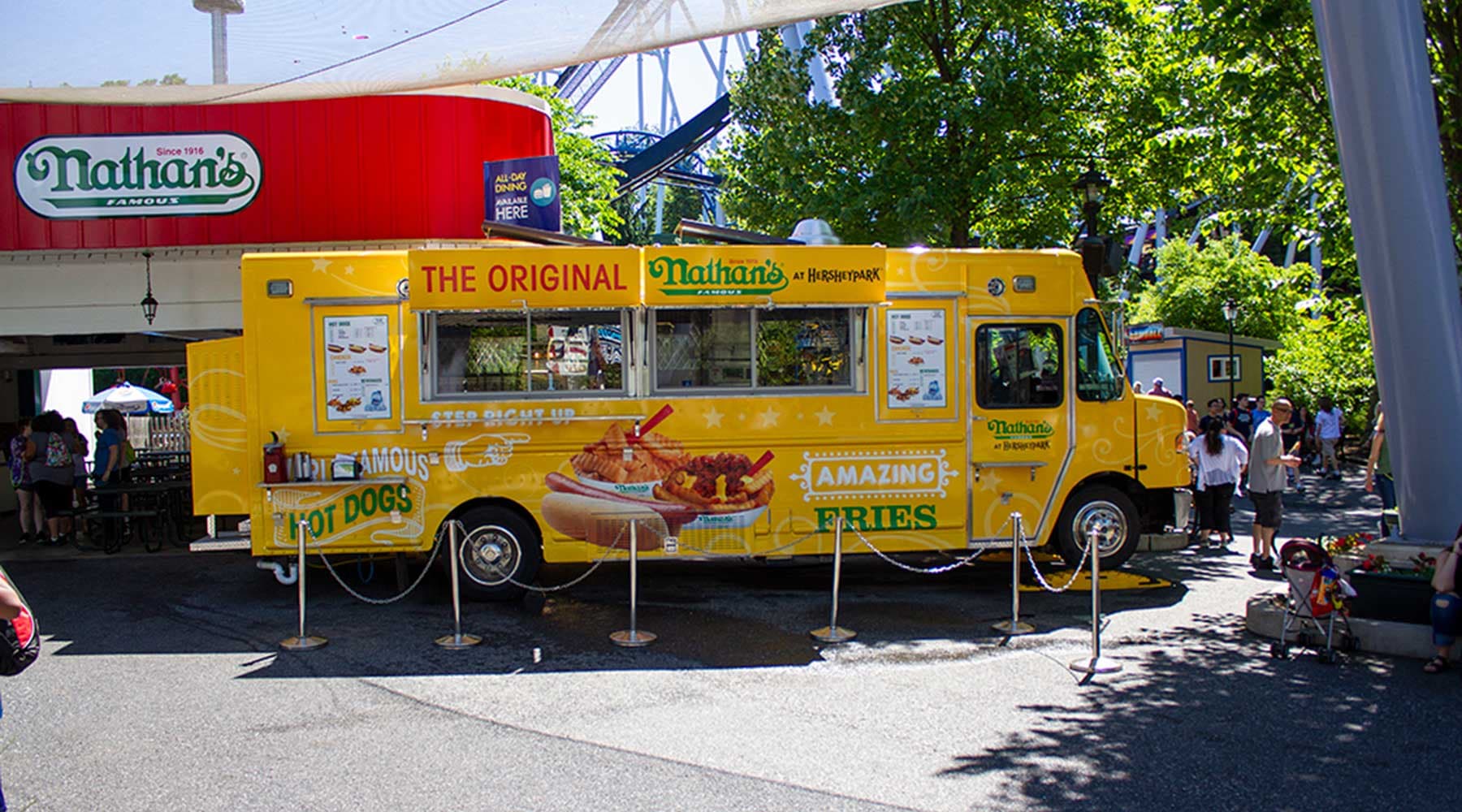 Nathans Famous logo