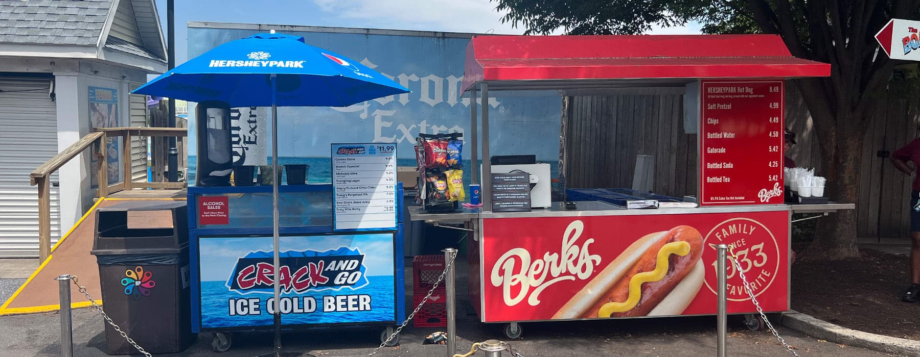 Cart selling lemonade, popcorn and icees at Hersheypark