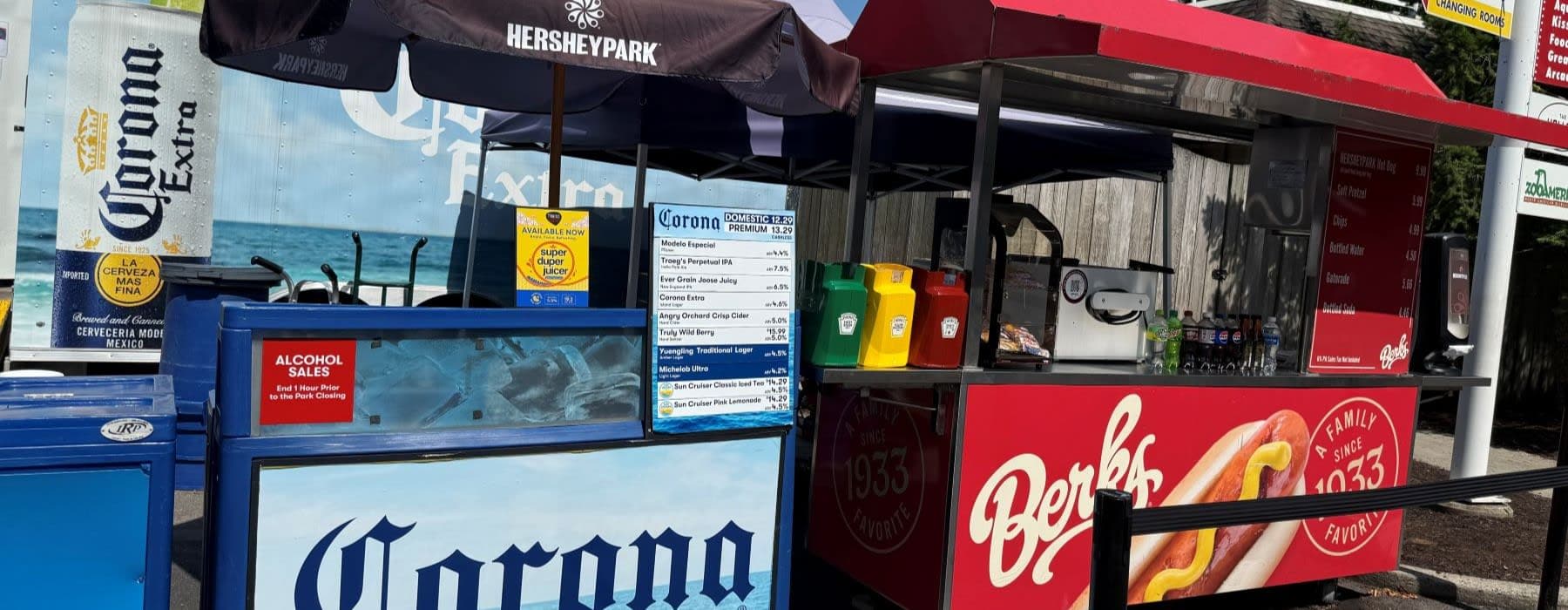 Cart selling lemonade, popcorn and icees at Hersheypark