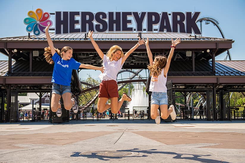 hesheypark jump front gates fountain
