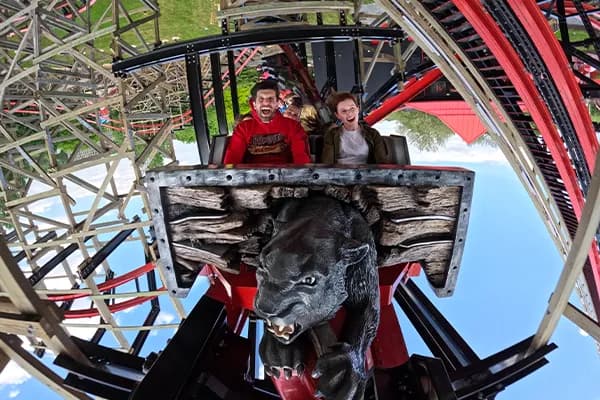 two riders upside down wildcats revenge hersheypark