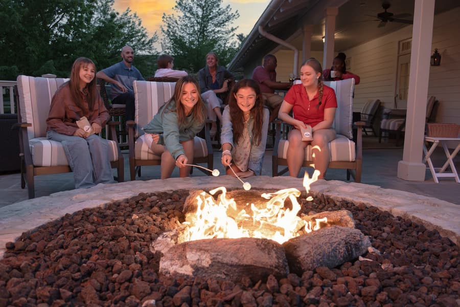 24.RS.Villas.Concierge Lounge.Fire Pit.Teens.Marshmellows.