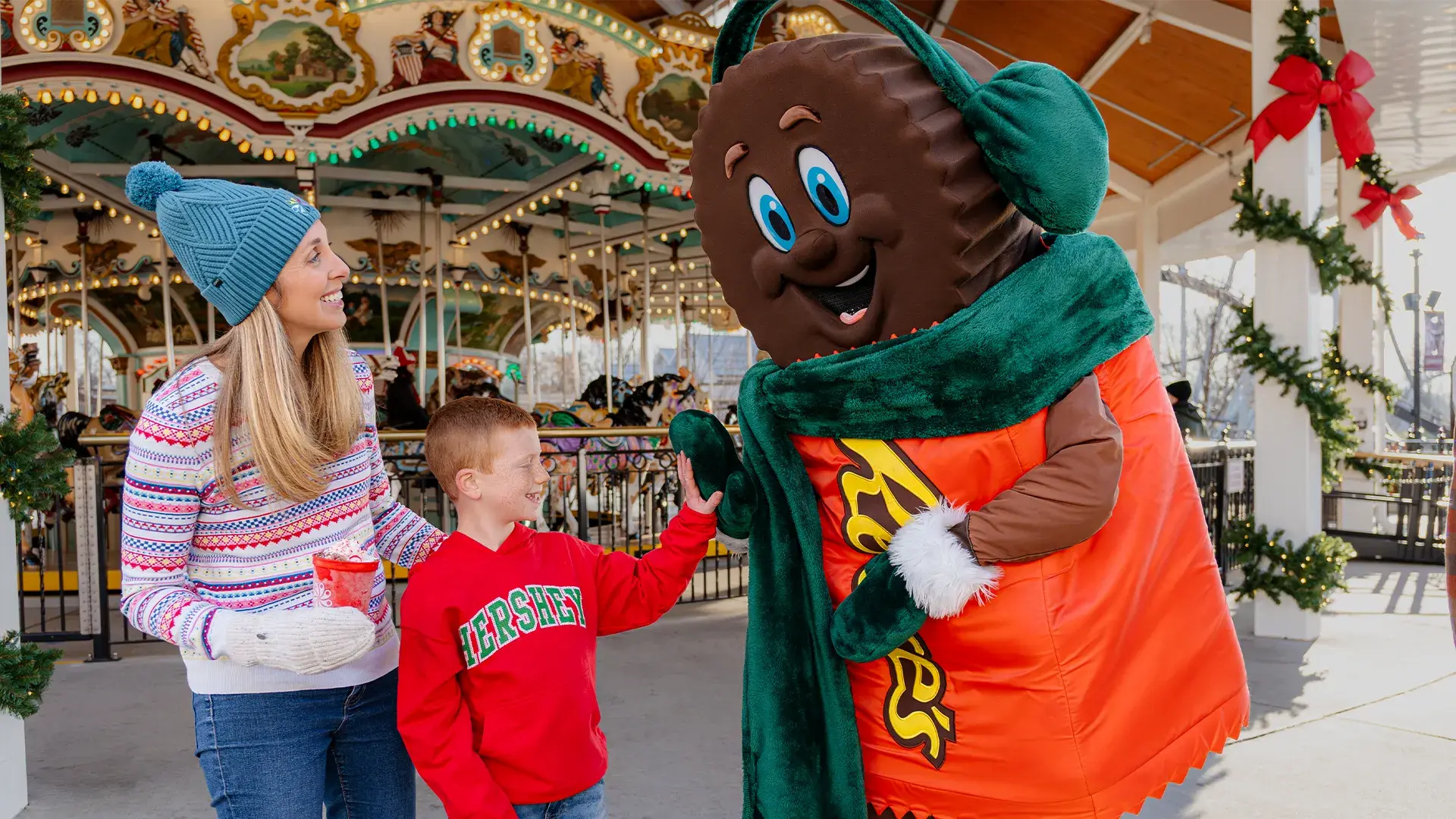 mom child and reeses at hersheypark