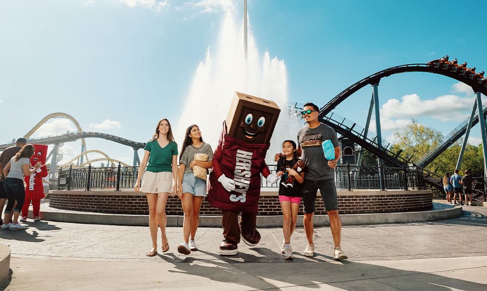 family-in-front-of-fountain-hersheypark-cool-dad-in-sunglasses.jpg