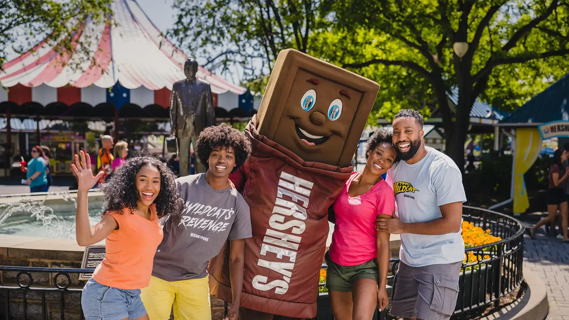 smiling family with hersh at hersheypark