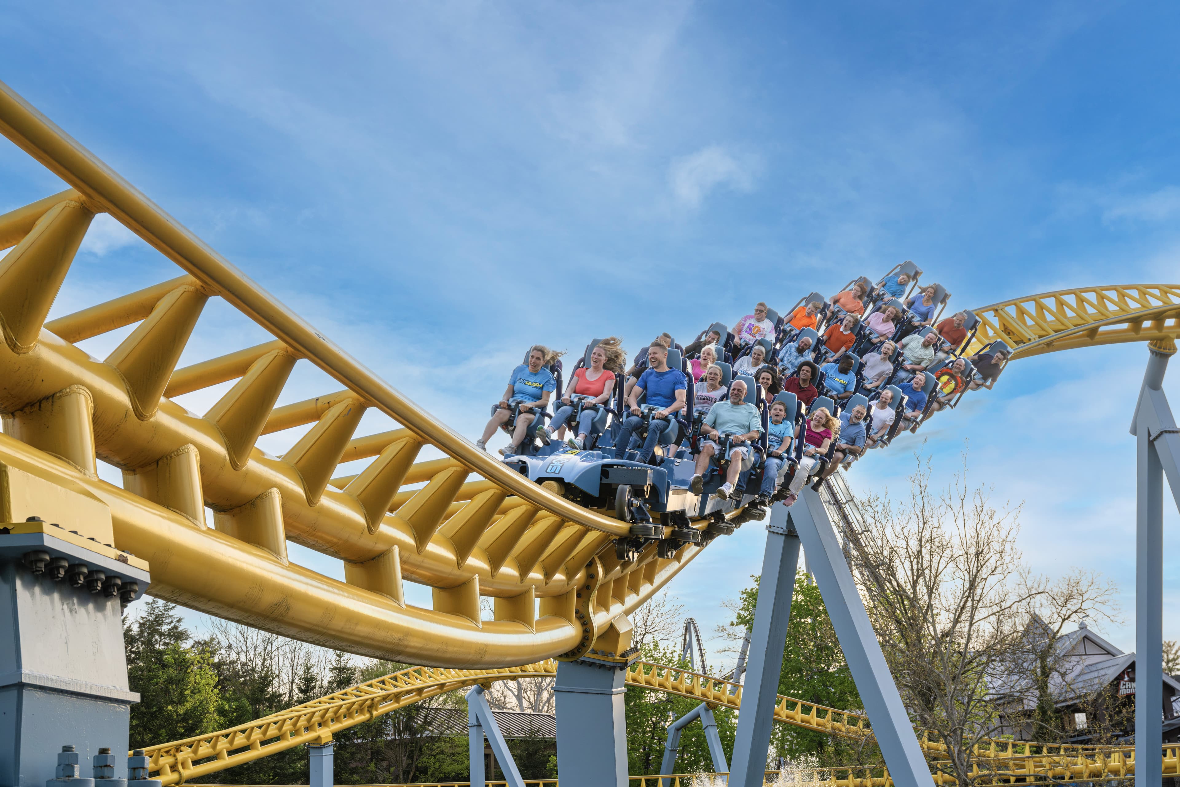 24.HP.Rides.Skyrush.Off-Ride.Summer.Around-Turn.jpg