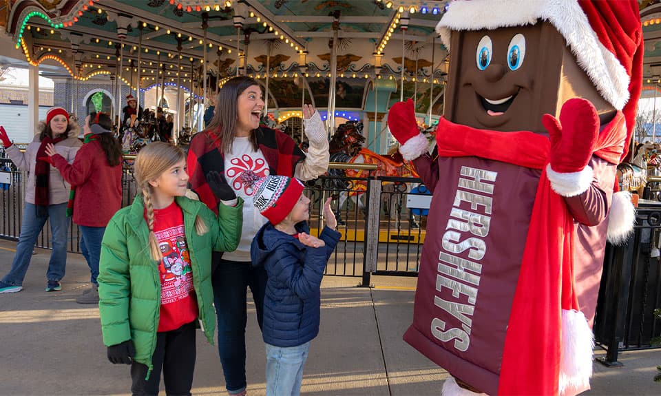 family during hersheypark christmas candylane events