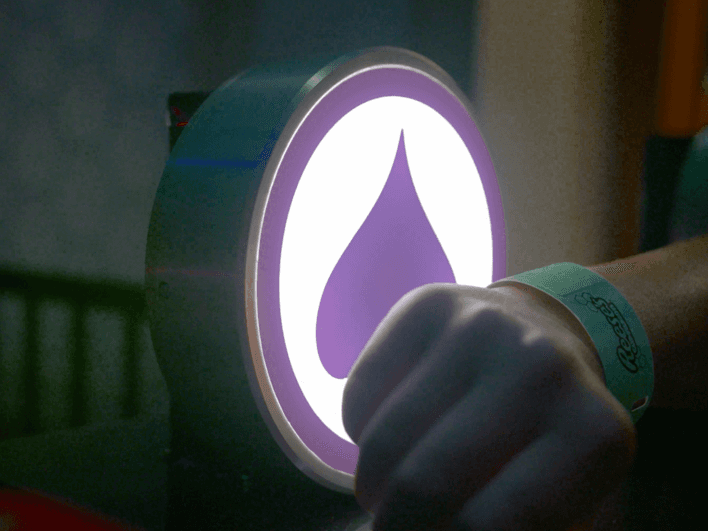 guest-tapping-fast-track-wrist-band.png