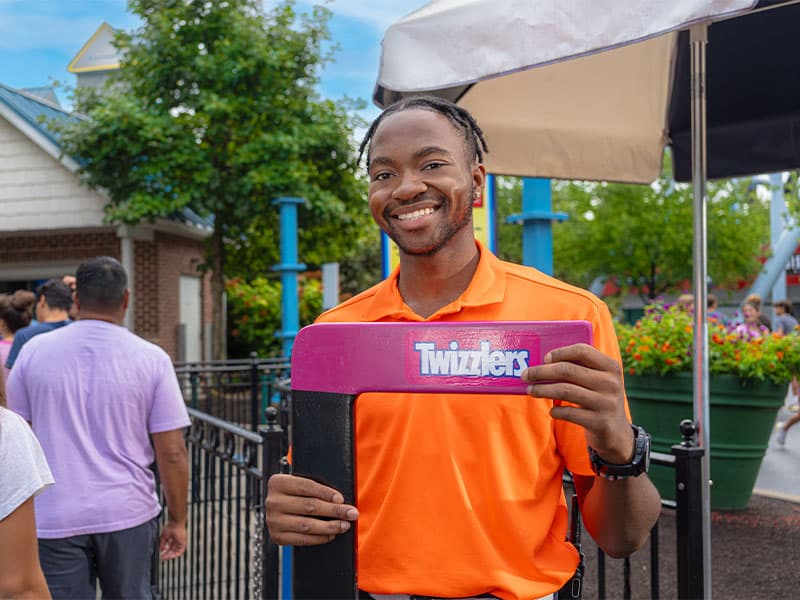 skyrush manager holding sign hersheypark