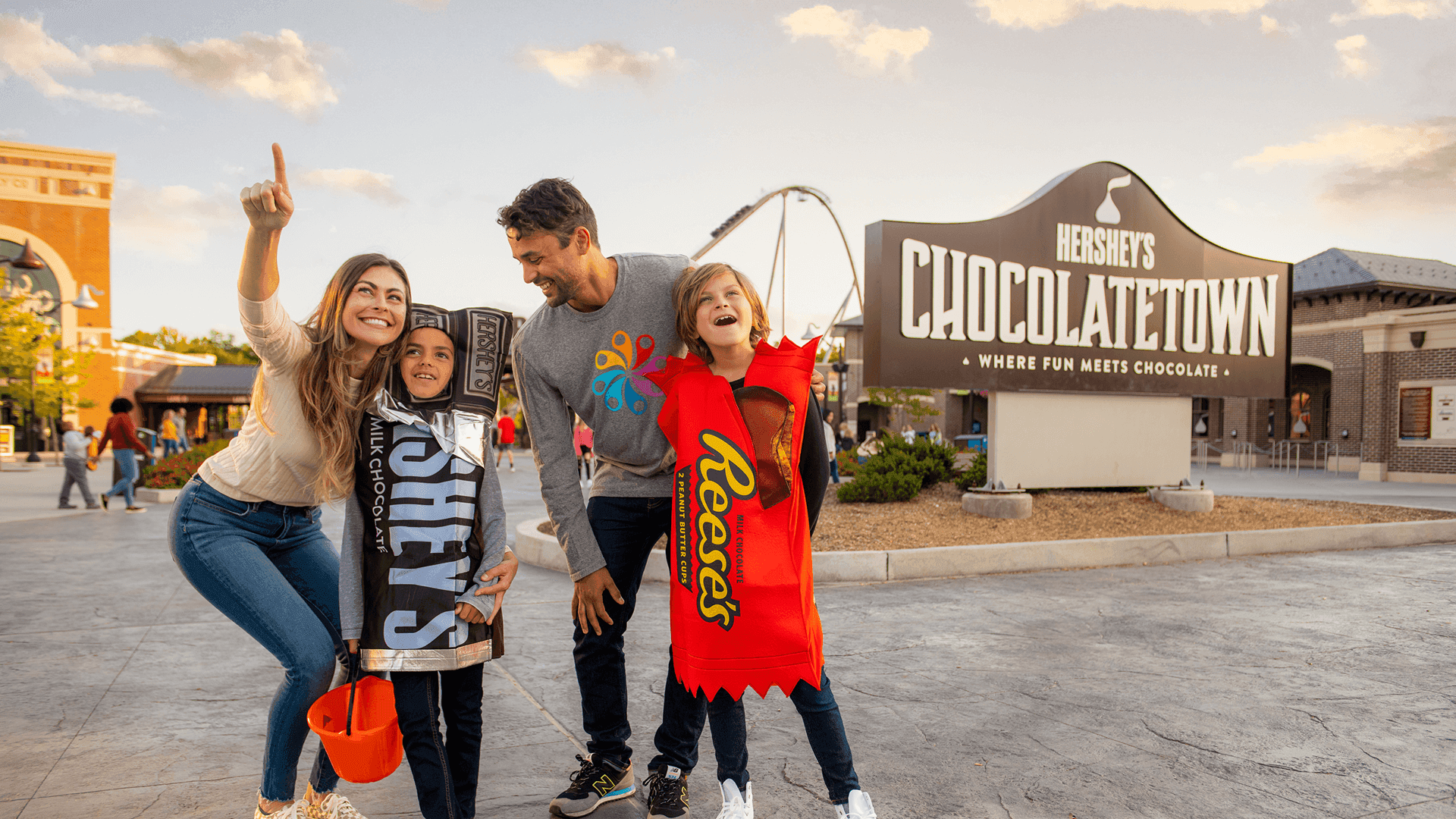guests-in-costume-for-hersheypark-halloween-season-pass-plus.png