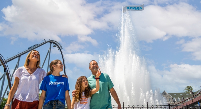 family in front of fountain at Hersheypark
